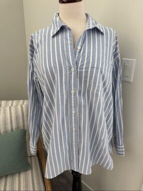 Faherty Blue and White Vertical Stripe Button-Down Shirt